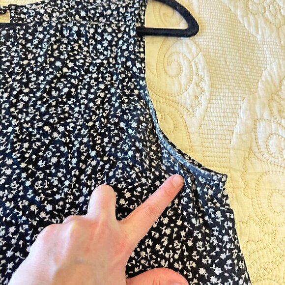 Black and white floral sleeveless maxi dress / flattering and flowy! Women L - Picture 5 of 7